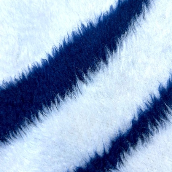 STADIUM BLANKET PENN STATE REVERT Fuzzy Stadium Blanket, Blue & White 74”x52” - Picture 5 of 6